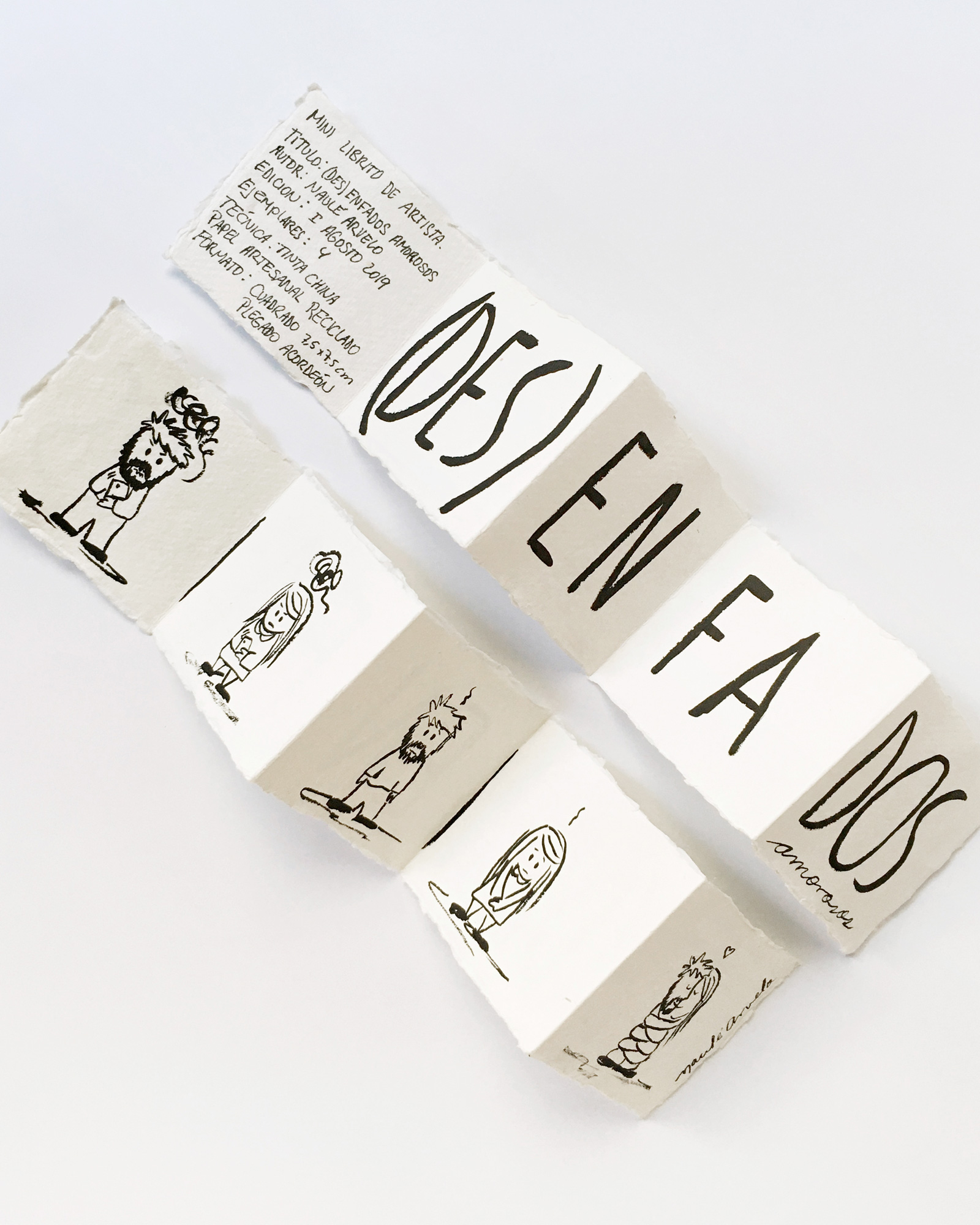 Mini libro de artista, formato acordeón. Vista abierto por ambas caras.