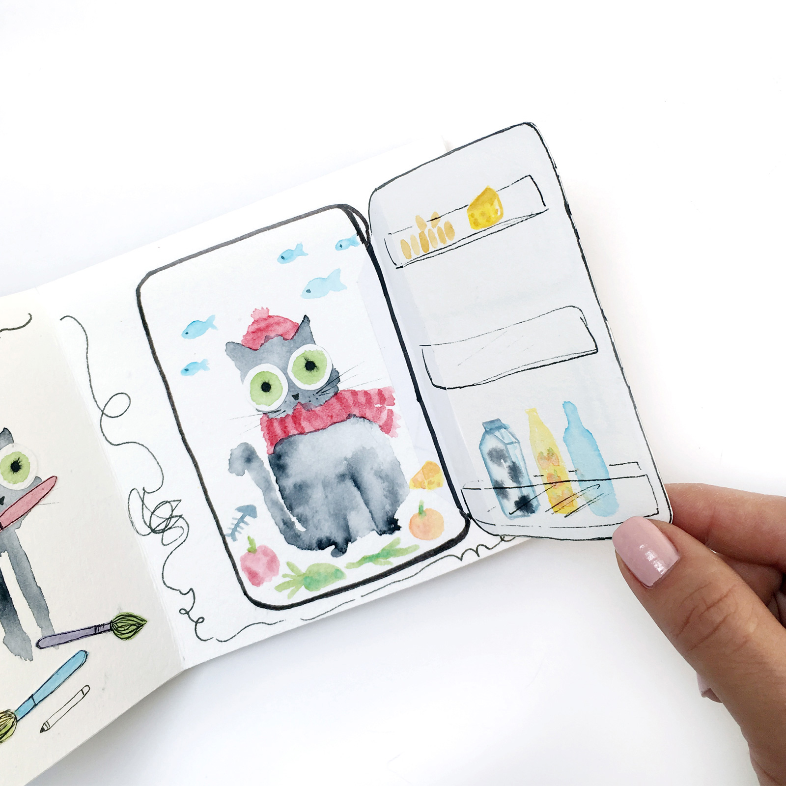 Libro de artista sobre las travesuras de un gato. Vista de una página con objeto que se abre.