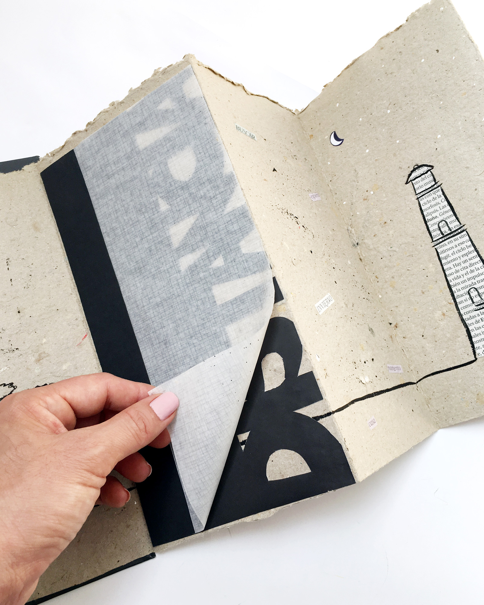Libro de artista, formato acordeón. Concepto: nostalgia. Vista de detalle de página que se despliega.