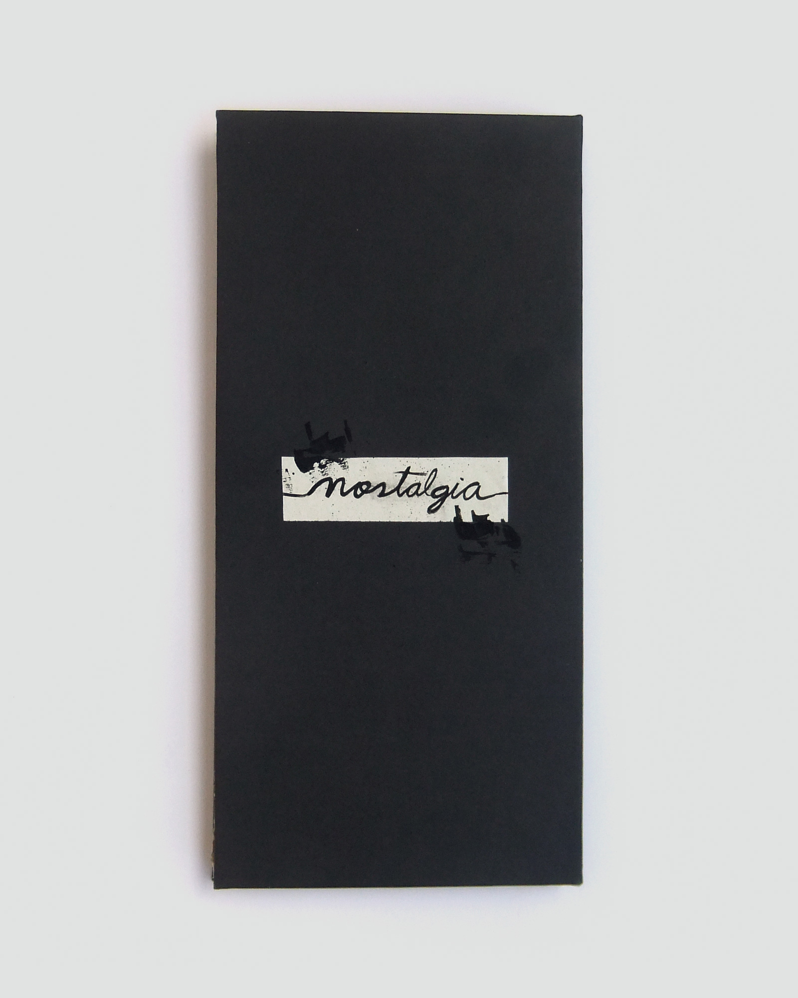 Libro de artista poético, hecho a mano con material de reciclaje. Proyecto personal.