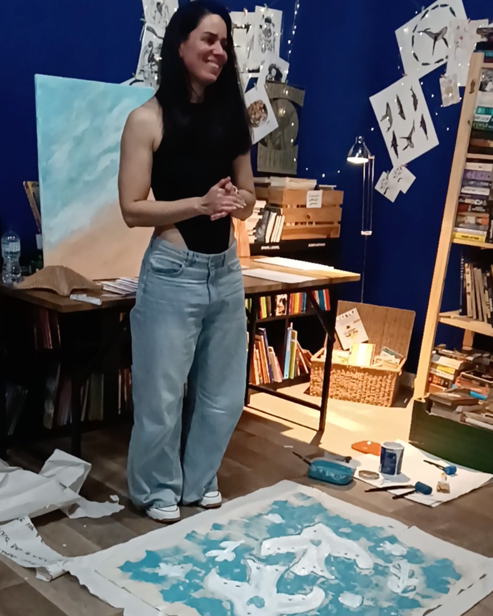 Momento de la performance en la que termino la pintura en vivo y es el cierre final.